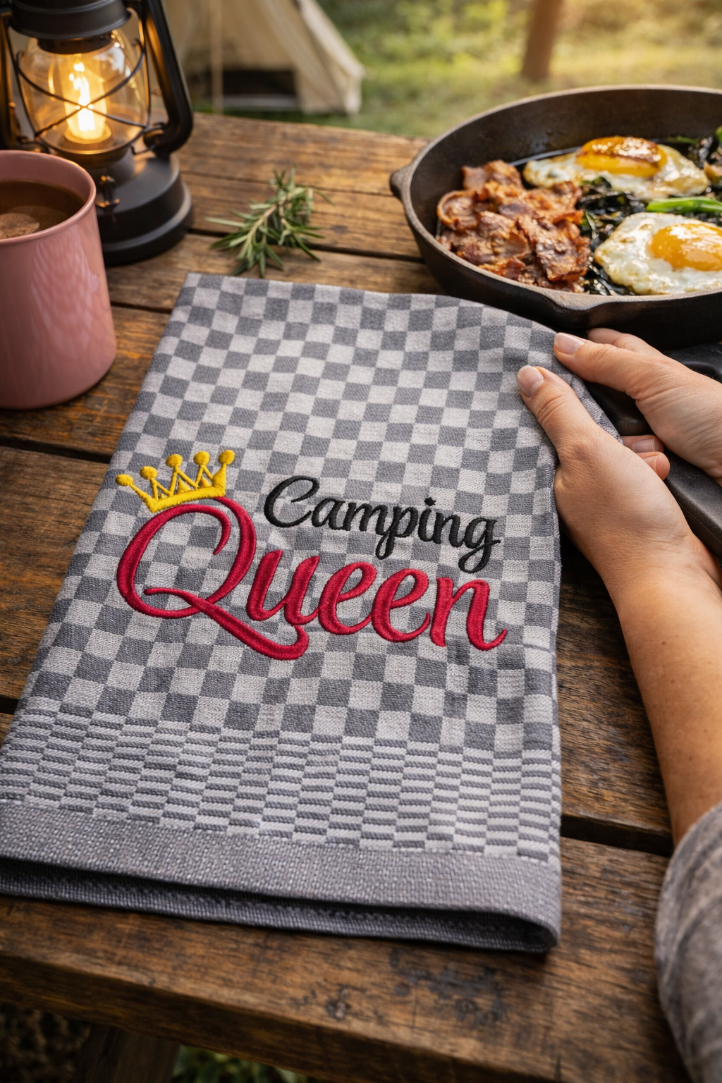 Besticktes Geschirrtuch "Camping Queen" - Geschenk für Camper-Küchendeko