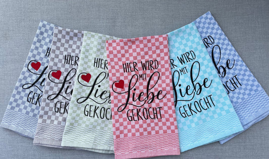 Besticktes Geschirrtuch "Mit Liebe gekocht" - Geschenk für Koch-Köche-Küchendeko