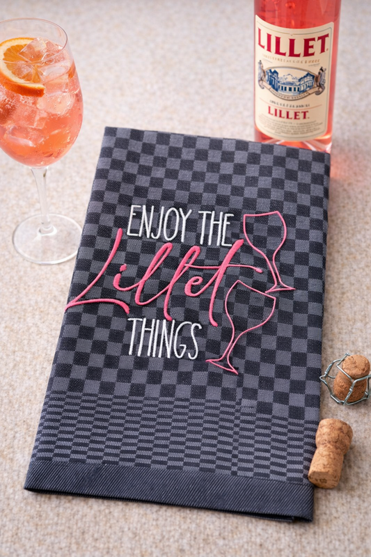 Besticktes Geschirrtuch "Lillet" - Geschenk für Lilletliebhaber-Küchendeko