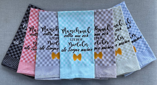 Besticktes Geschirrtuch "Lieber Nudeln als Sorgen machen" - Geschenk für Nudelliebhaber-Küchendeko