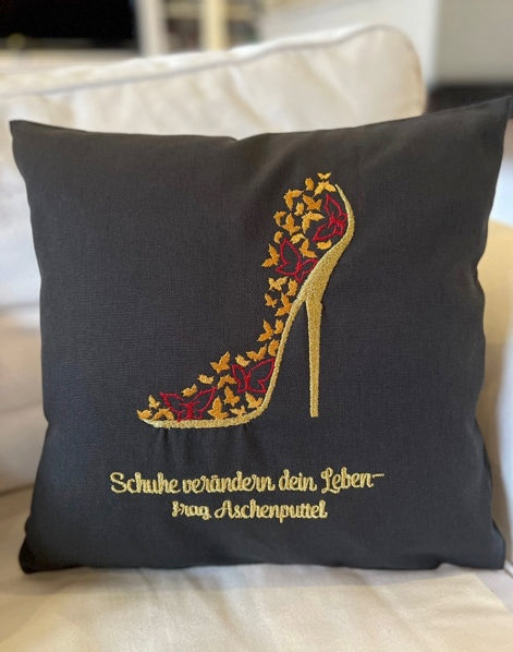 Kissen Pumps 40x40cm, besticktes Kissen in Bio-Baumwollqualität, Aschenputtel