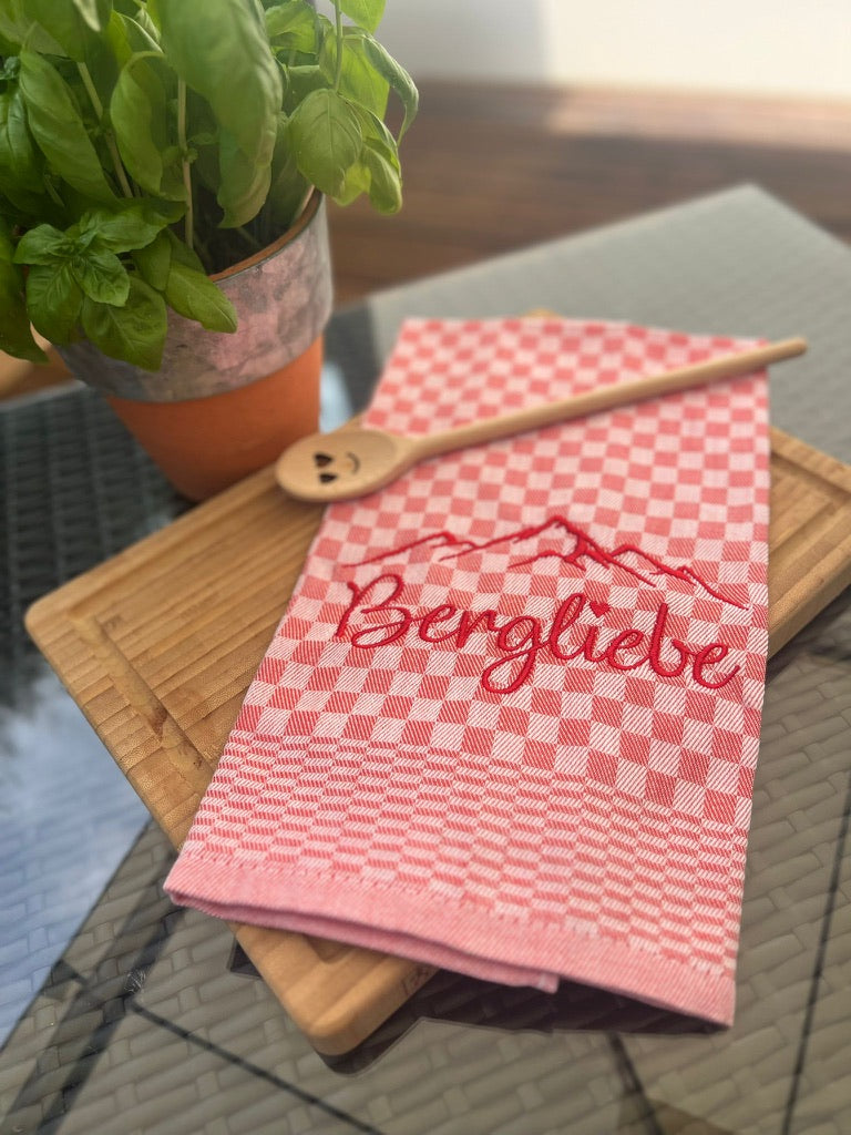 Besticktes Geschirrtuch "Bergliebe" - Geschenk für Wanderer und Bergliebhaber-Küchendeko