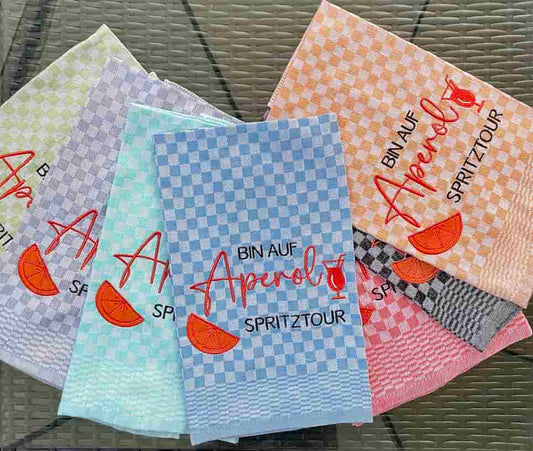Besticktes Geschirrtuch "Bin auf Aperol Spritztour" - Geschenk für Aperolliebhaber-Küchendeko
