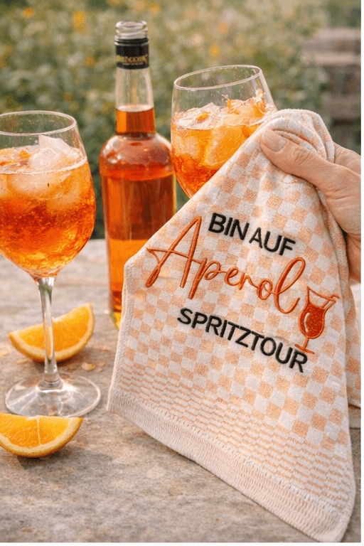 Besticktes Geschirrtuch "Bin auf Aperol Spritztour" - Geschenk für Aperolliebhaber-Küchendeko
