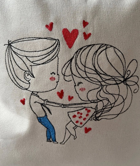 Kissen küssendes Paar 40x40cm,besticktes Kissen, Bio-Baumwollqualität Hochzeits-Geschenk, Valentinstag, Liebe, Hochzeitstag